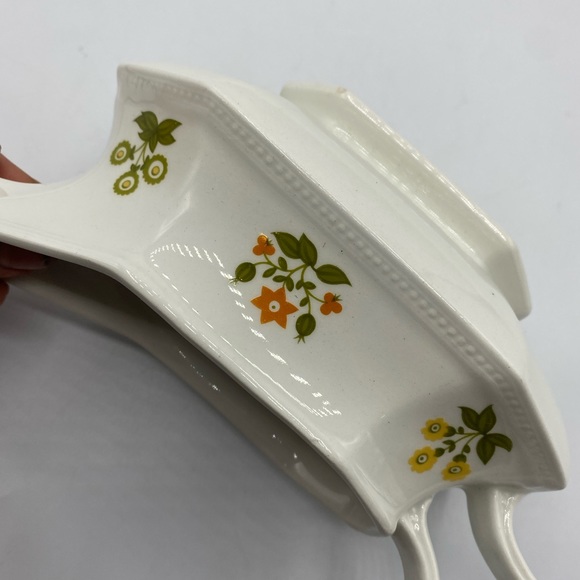 Vintage Johnson Bros White Floral Gravy Boat Dutch flowers Made in England dish - Picture 2 of 5